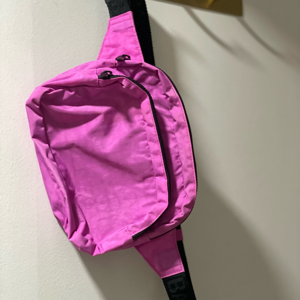 BAGGU Extra Pink Fanny Pack